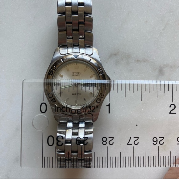 Citizen Quartz WR100 Watch Unisex - Picture 5 of 9